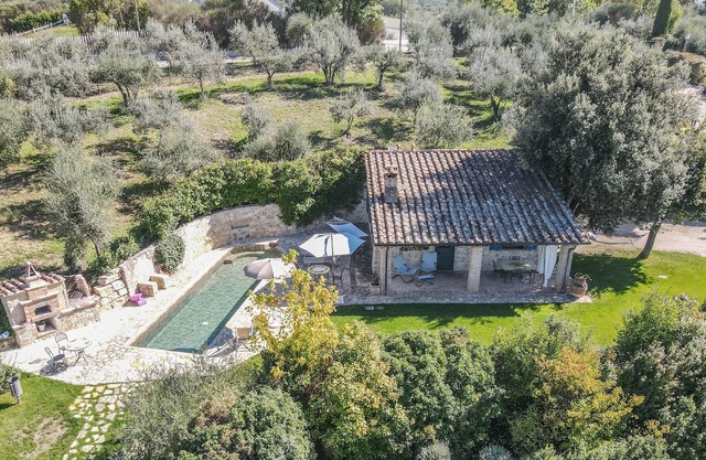 Holiday villa with private pool & air conditioning near Todi