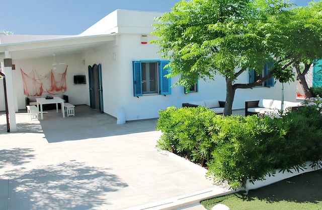 Homerez - Charming house with garden in Monopoli with direct access to the beach
