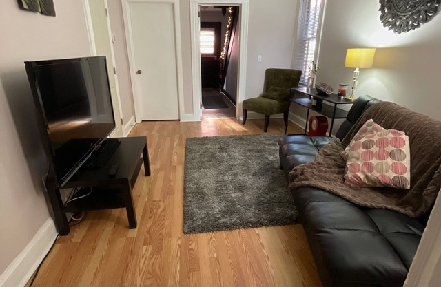 Home Away From Home - CoMfy & Private 1 Bedroom !