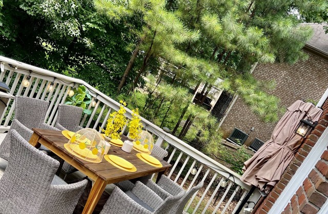 Home away from home! 2 mins to Million dollar Lake. Short distance 2 game time!