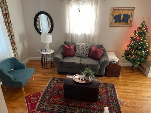 Home Away from Home Stay - 2 Bedroom,1 Bathroom - Near Capitol Hill