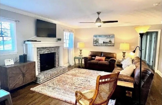 Home Sweet Greer near Airport BMW & Downtown