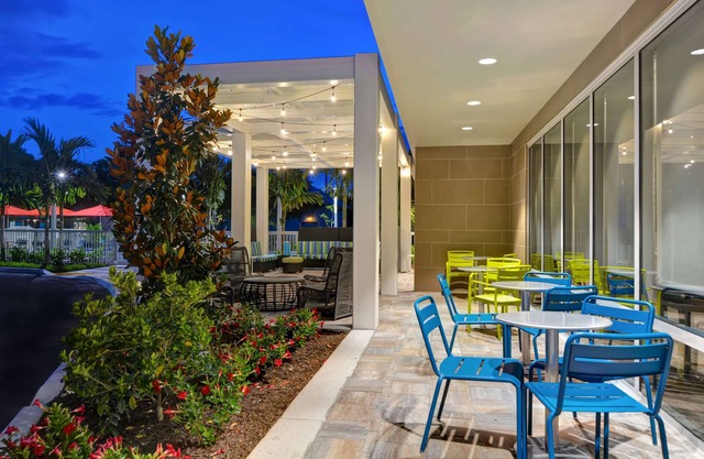 Home2 Suites Naples I-75 Pine Ridge Road, FL