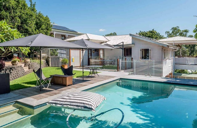 Homely Hideaway /Bardon