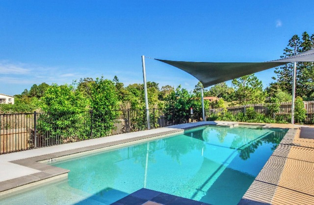 Homely Townhouse with Pools