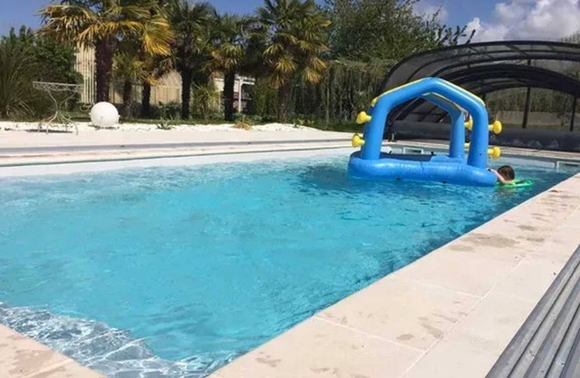 Homerez - House with Pool in Saint-Martin-des-Entrées