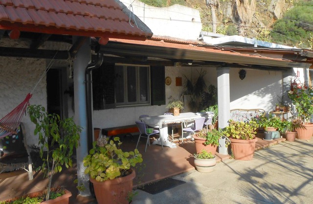 Homerez - 100 m from the beach! Beautiful house for 3 pers. with sea view in Palmi