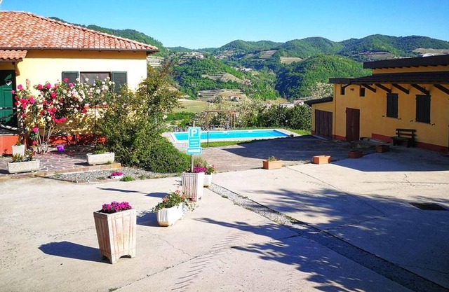 Homerez - Beautiful villa for 2 ppl. with swimming-pool at Vesime