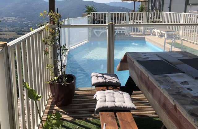 Homerez - Chalet for 4 ppl. with swimming-pool, terrace and balcony at Olmeto