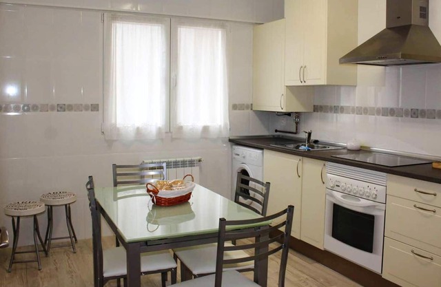 Homerez - Charming apartment in Oviedo - 80 sqm - garden views