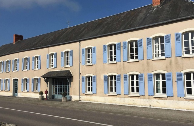 Homerez - Charming House in Le Dézert with Lake View