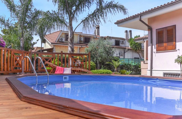 Homerez - Cosy Villa in Ladispoli with Private Pool