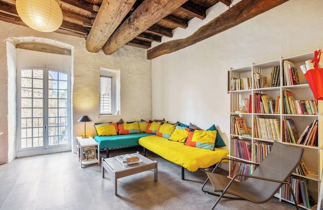 Homerez - Charming Studio in Villeneuve, 45m², balcony