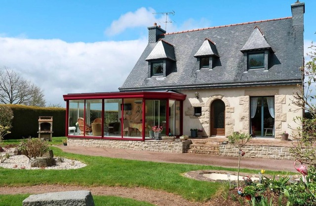 Homerez - Spacious house for 6 ppl. with garden and terrace at Pédernec