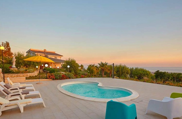 Homerez - Spacious villa 10 km away from the beach for 6 ppl. with swimming-pool