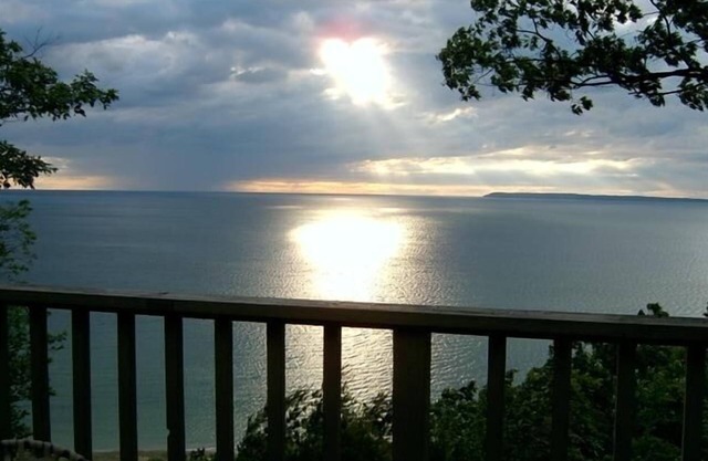 Homestead condo, Beautiful View of Lake MI & Manitou Island