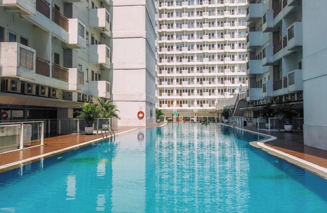 Homey And Comfy 2Br Sentul Tower Apartment