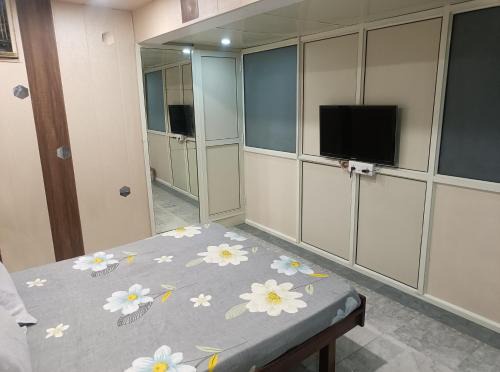 HomiStay Economy Suite
