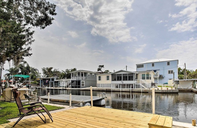 Homosassa Riverfront Home w/Boat Ramp+Docking