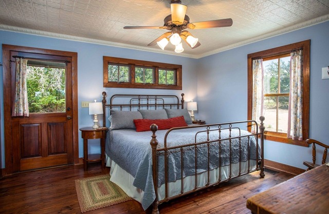 Honey Creek Cottage | Relax and Unwind in the Scenic Hill Country
