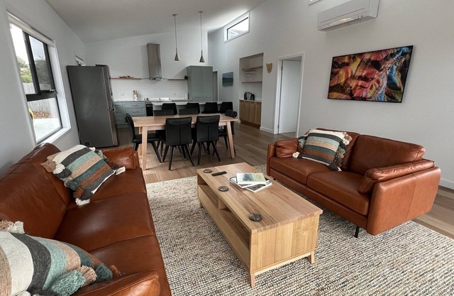 HORIZON at BINALONG BAY Have fun with the whole family at this new beach house.
