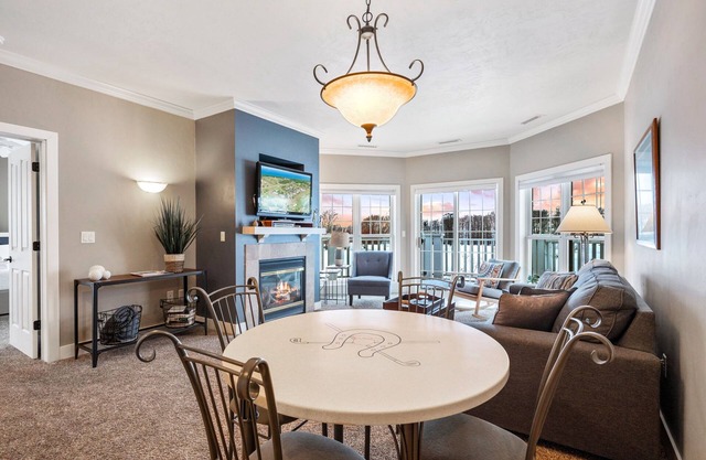Horseshoe Bay Club Cottage #2-Inclusive Golf Course and Club Access!