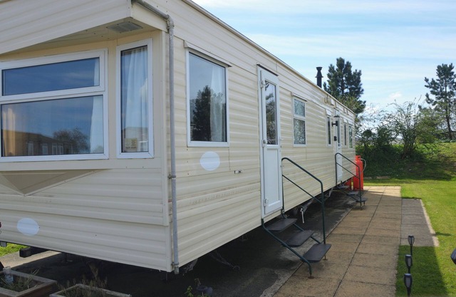 Horseshoe Lake Holidays - Static Caravan, Family Friendly, on-site entertainment