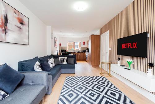 Hospital House 5 Bedrooms 10 Guests Free Parking!