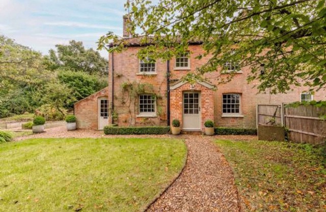 Host & Stay | Haclins Cottage