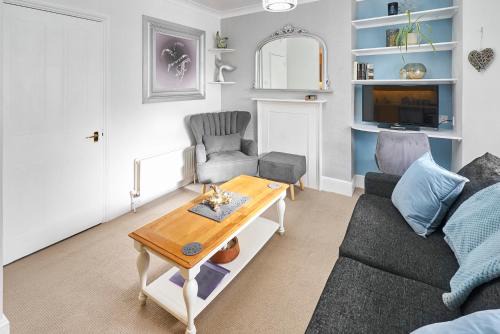 Host & Stay - Regency Square Apartment