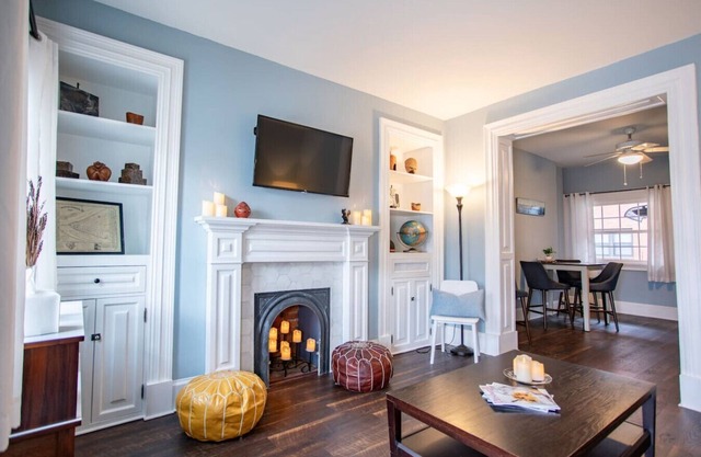 HostWise Stays - Southside Gem – Patio, Smart TVs, Walk Everywhere