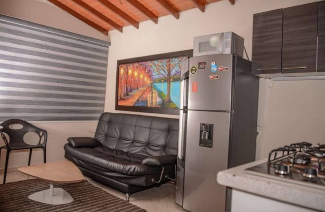 Hot tub 1 bedroom AC Security 2 blocks from lleras