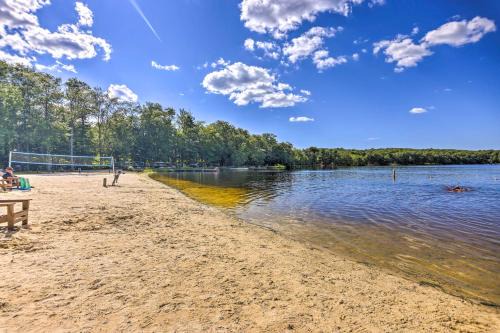 Hot Tub and Game Room Cozy Big Bass Lake Home!