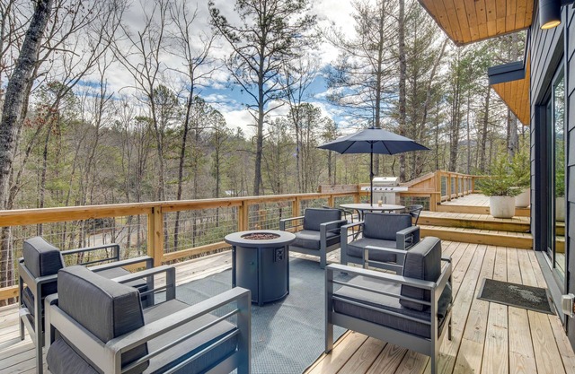 Hot Tub + Fire Pit: Modern North Carolina Retreat
