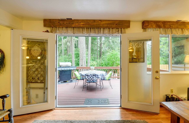 Hot Tub + Fireplace: Peaceful Anderson Island Home