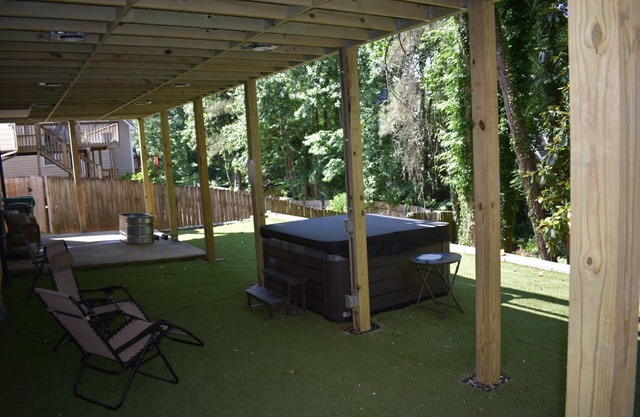 Hot Tub Hideaway Oasis 10 Minutes from Buckhead