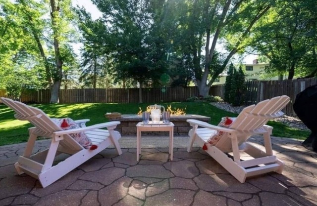 Hot Tub | King Beds | 65-inch HDTV | BBQ Grill