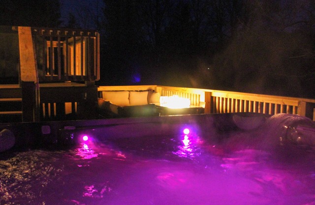 Hot Tub - Minutes from Winetrail, SIU, Giant City, Cedar Lake, Shawnee Forest!