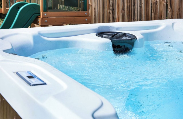 Hot Tub Nr Sea World Yard BBQ Swing Set Game Room