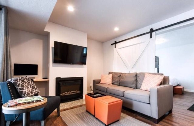Hot Tub+ Parking+ Sleeps 6 Park City A/C + Deck