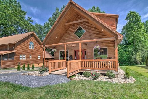 Hot Tub, Pool Access and Fire Pit Gatlinburg Cabin