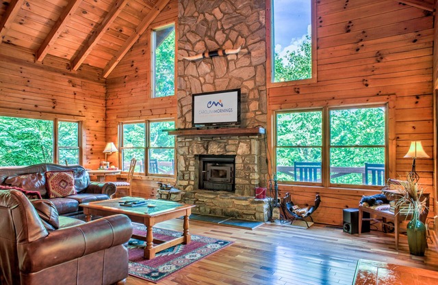 Hot Tub, Pool Table & Fireplace + Biltmore Pass | Pet-Friendly Mountain Stay
