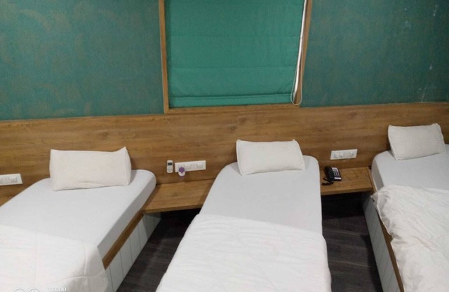 HOTEL CENTER POINT GUEST HOUSE