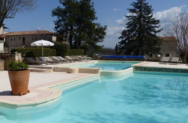 Hotel Charembeau