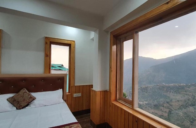 Hotel Diwan Sachpass Himalayan Brothers