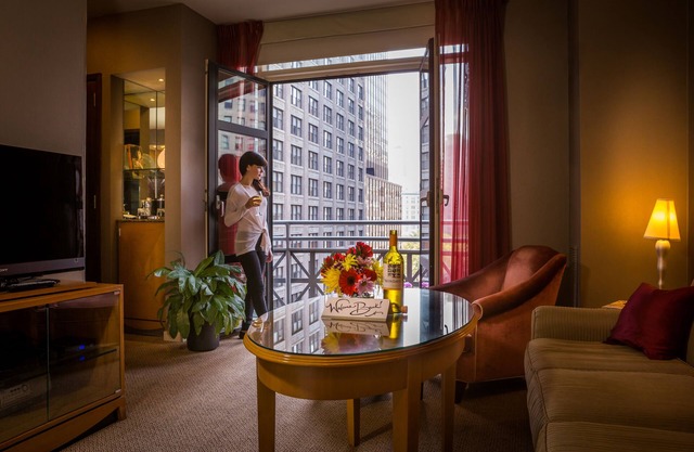 Hotel Giraffe by Library Hotel Collection