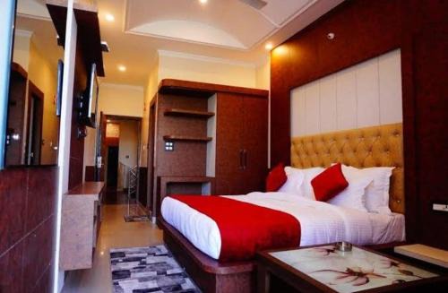 HOTEL GRAND HILL ,MALL ROAD ,Mcleodganj
