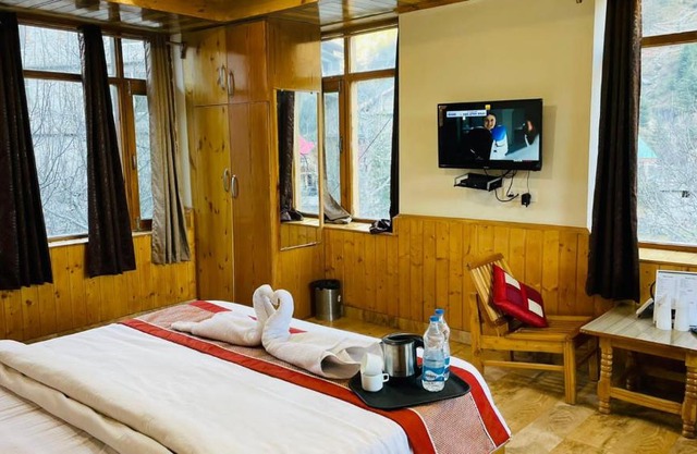 Hotel Hill Top Terrace View On Mall Road Manali