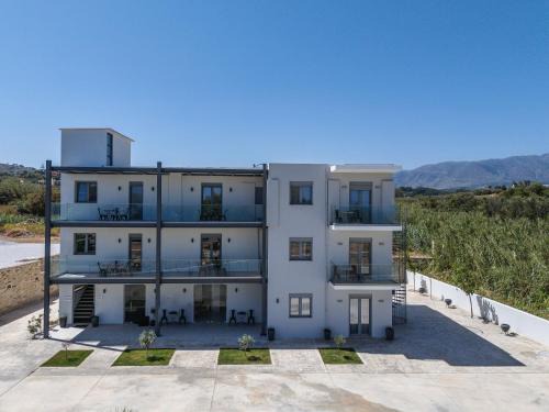 Hotel Iosifina, 80 metres from Episkopi beach!