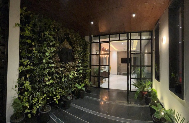 Hotel Lunar Stays